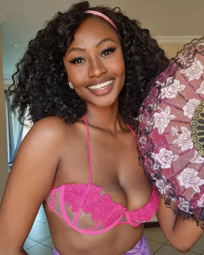 Zee Nkosi (@therealzeenkosi) Sexiest Photos, Hot Zee Nkosi Pics