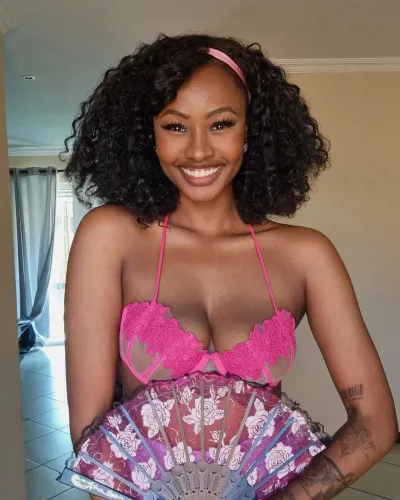 Zee Nkosi (@therealzeenkosi) Sexiest Photos, Hot Zee Nkosi Pics