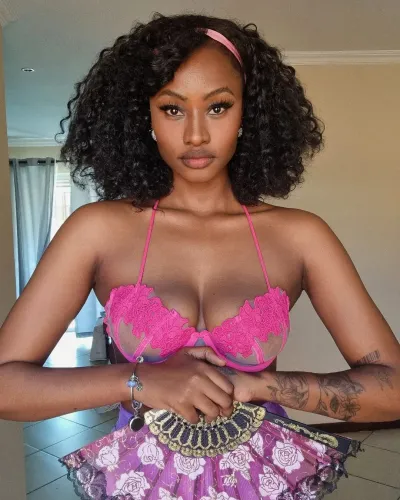 Zee Nkosi (@therealzeenkosi) Sexiest Photos, Hot Zee Nkosi Pics