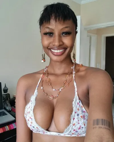 Sexiest Zee Nkosi (@therealzeenkosi) Instagram Photos