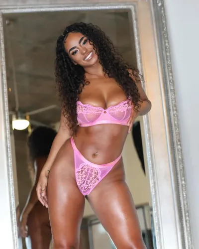 Erikah Marie (@erikahmarie) Sexiest Photos, Hottest Pics